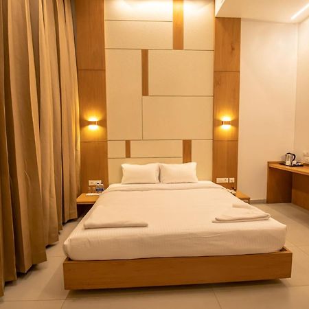 Hotel Rathna Residency - Near Us Consulate Chennai Zewnętrze zdjęcie