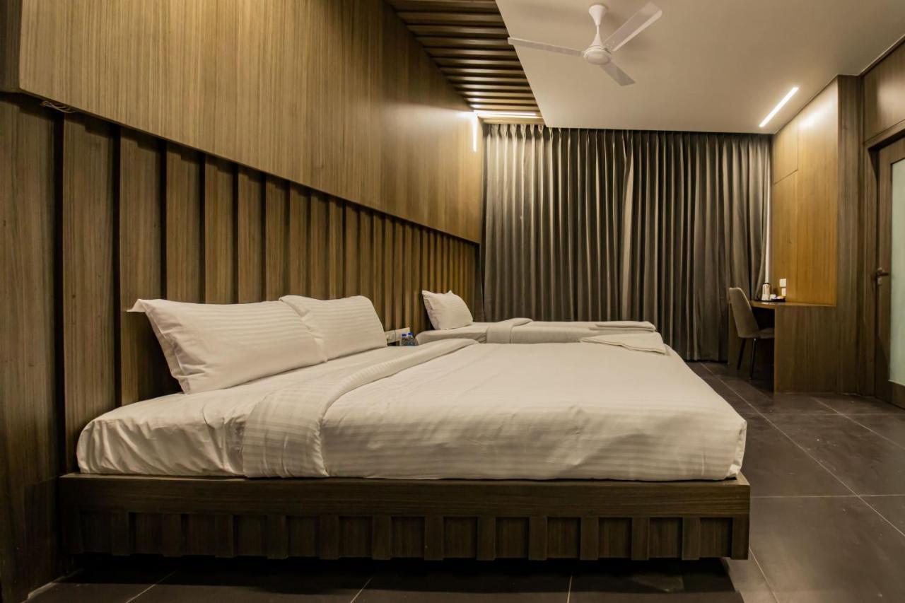 Hotel Rathna Residency - Near Us Consulate Chennai Zewnętrze zdjęcie