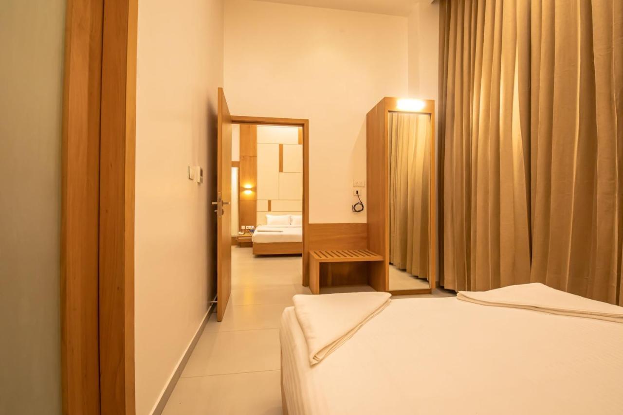 Hotel Rathna Residency - Near Us Consulate Chennai Zewnętrze zdjęcie