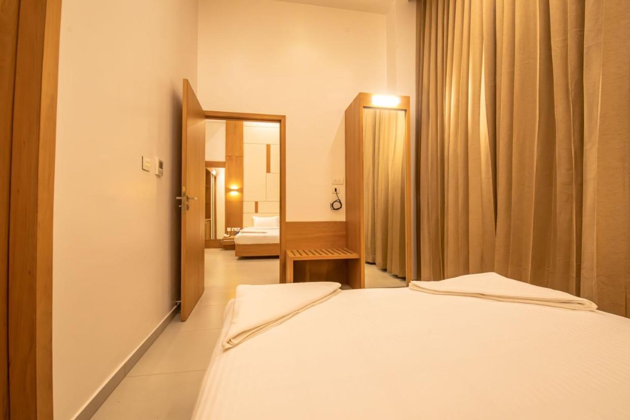 Hotel Rathna Residency - Near Us Consulate Chennai Zewnętrze zdjęcie
