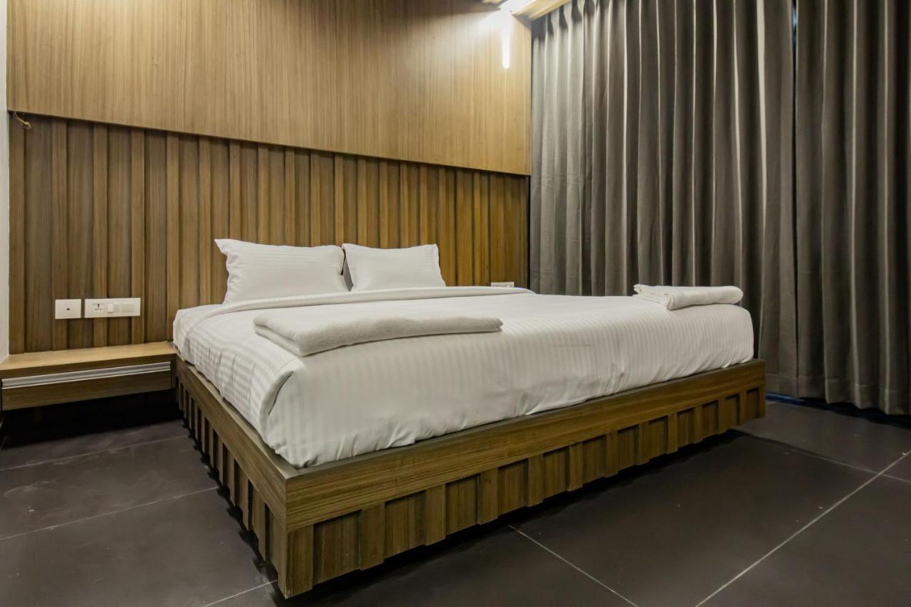 Hotel Rathna Residency - Near Us Consulate Chennai Zewnętrze zdjęcie