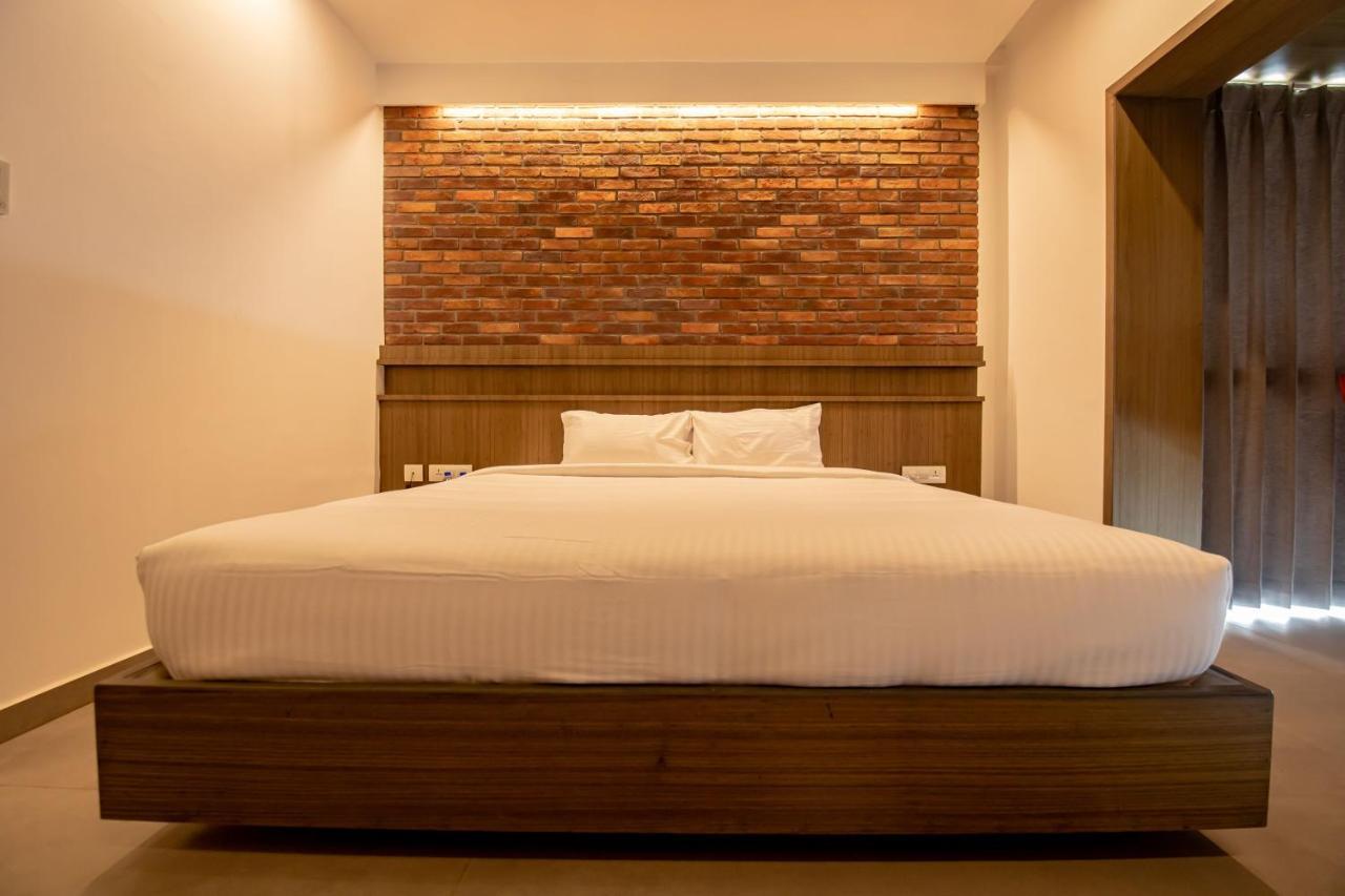 Hotel Rathna Residency - Near Us Consulate Chennai Zewnętrze zdjęcie