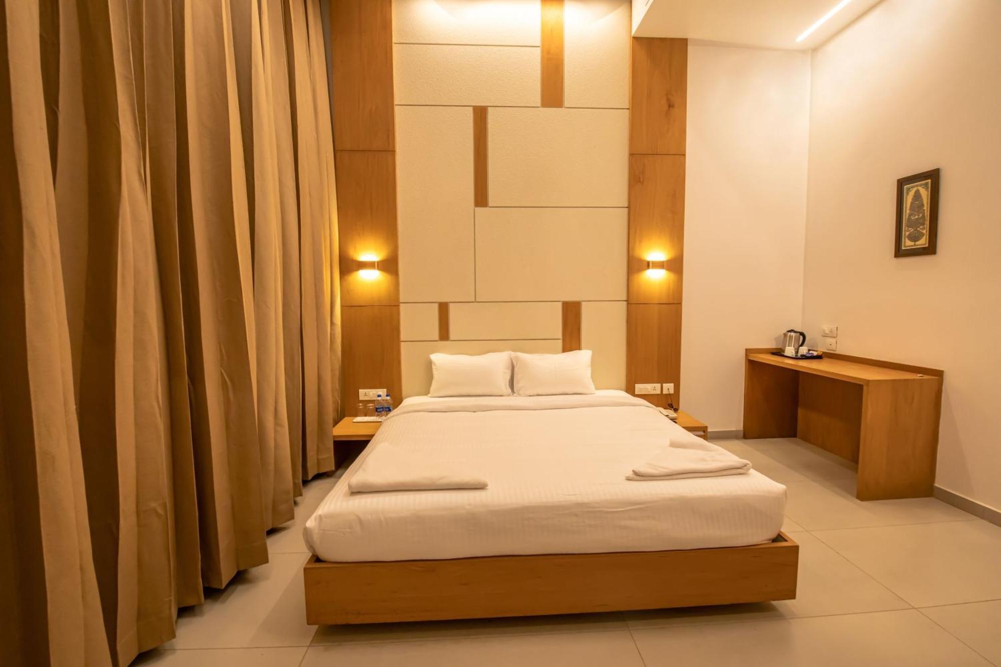 Hotel Rathna Residency - Near Us Consulate Chennai Zewnętrze zdjęcie