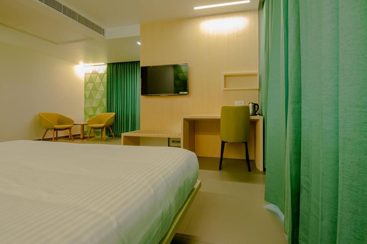 Hotel Rathna Residency - Near Us Consulate Chennai Zewnętrze zdjęcie