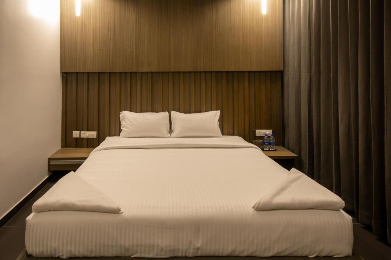 Hotel Rathna Residency - Near Us Consulate Chennai Zewnętrze zdjęcie