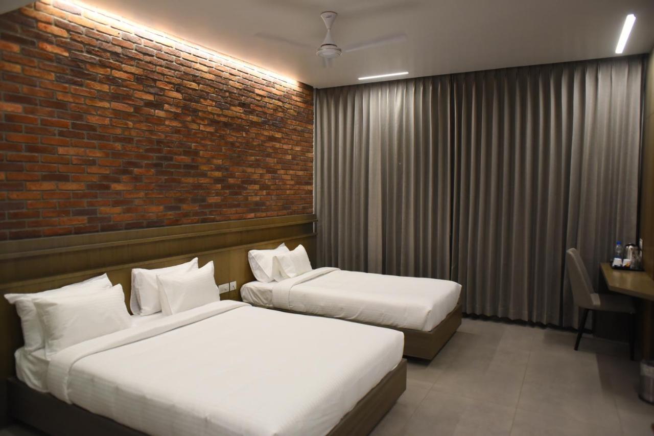 Hotel Rathna Residency - Near Us Consulate Chennai Zewnętrze zdjęcie