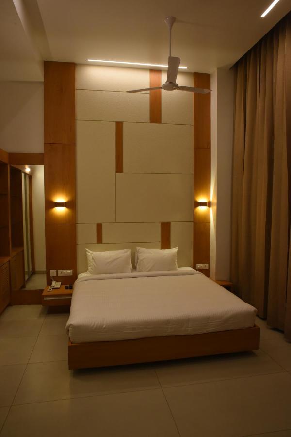 Hotel Rathna Residency - Near Us Consulate Chennai Zewnętrze zdjęcie