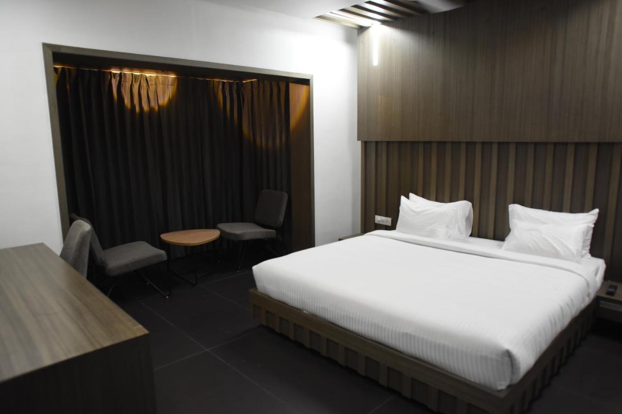 Hotel Rathna Residency - Near Us Consulate Chennai Zewnętrze zdjęcie