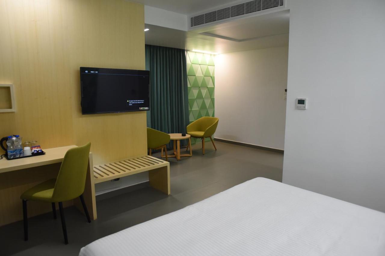 Hotel Rathna Residency - Near Us Consulate Chennai Zewnętrze zdjęcie